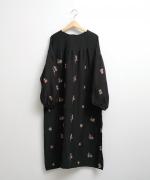 ビスコースリネンフラワー刺繍ワンピース